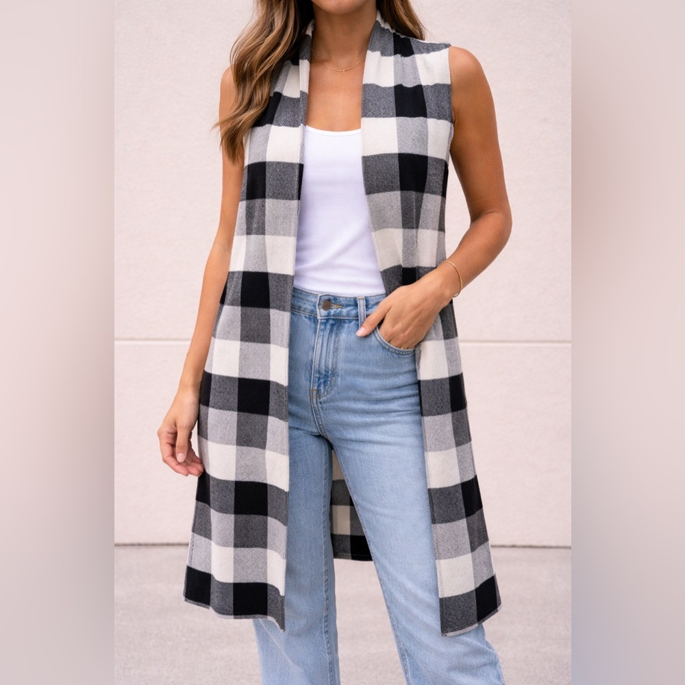 NWT Leo & Nicole Black and White Plaid Cardigan Super Comfy Stylish Old Money